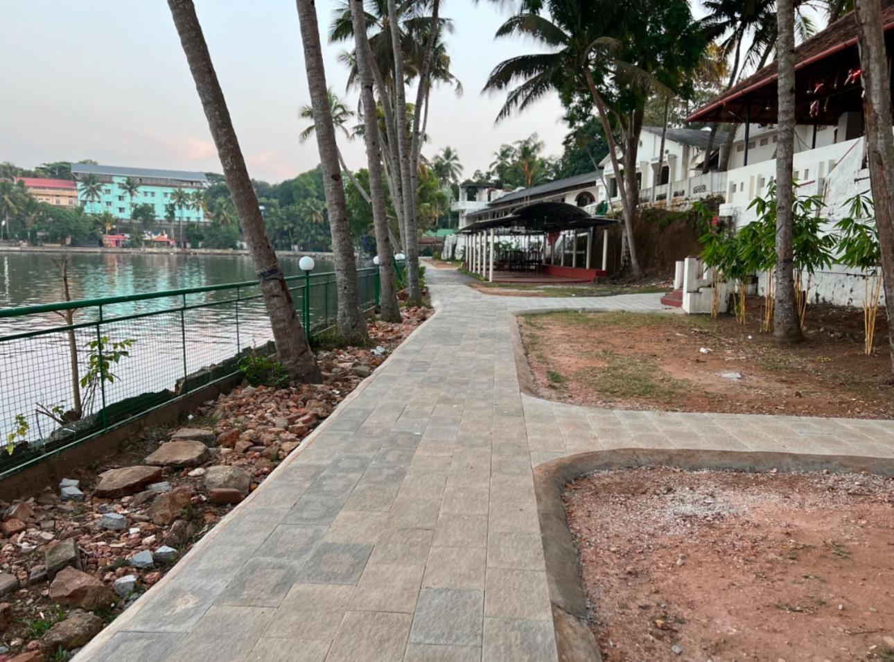 Bed and Breakfast Jaladarshini Lakeside Gardens Kollam Exterior foto