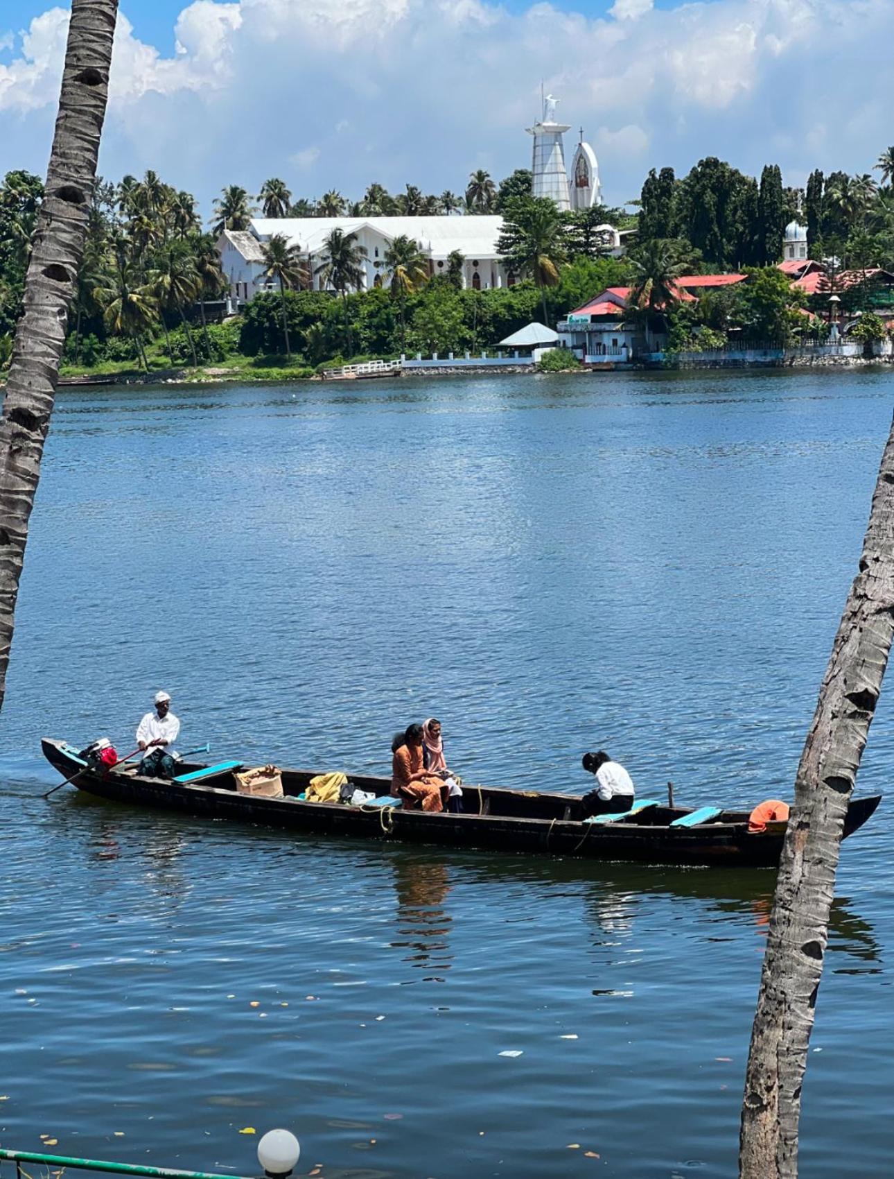 Bed and Breakfast Jaladarshini Lakeside Gardens Kollam Exterior foto