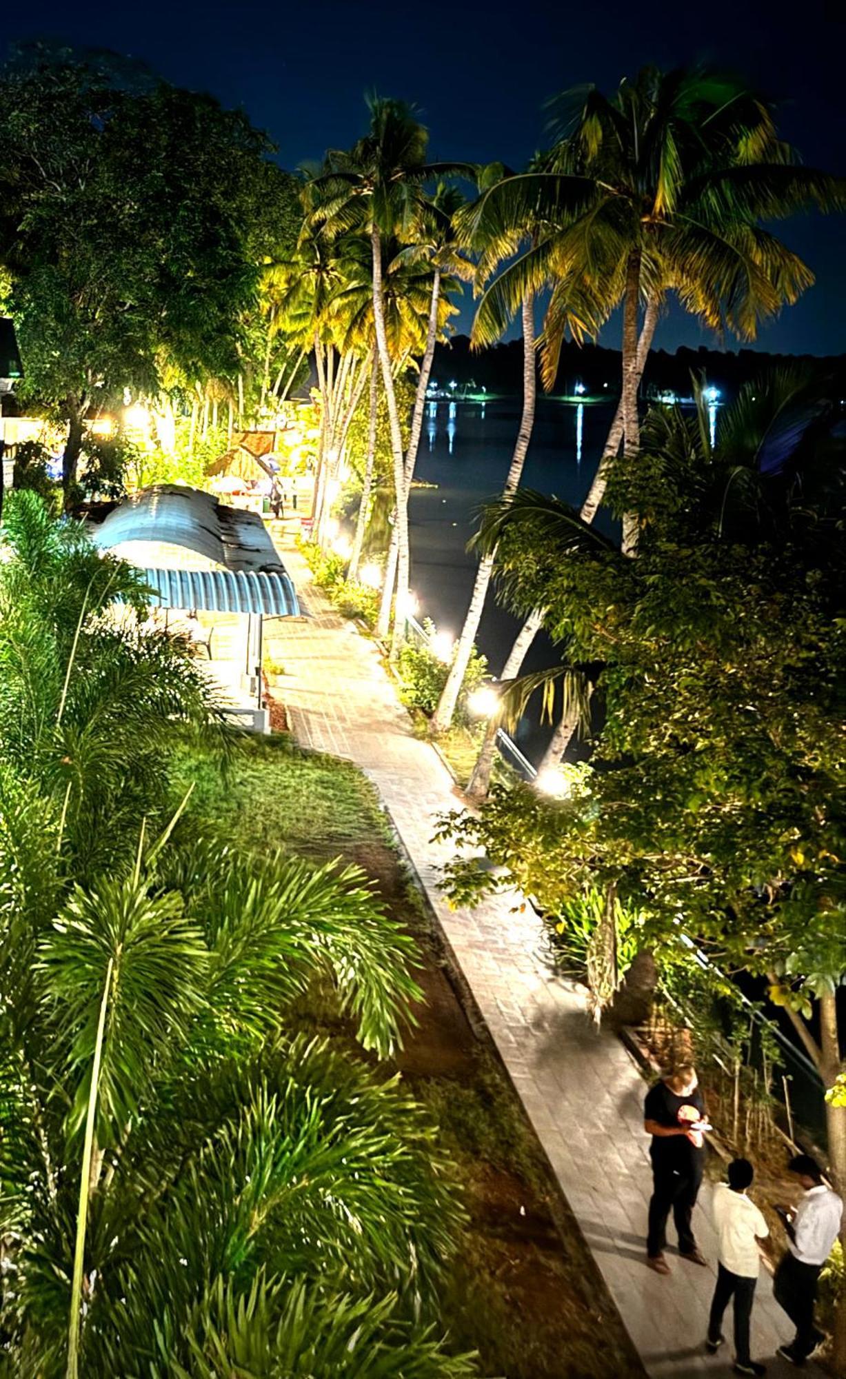Bed and Breakfast Jaladarshini Lakeside Gardens Kollam Exterior foto